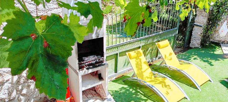 Cottage with patio, barbecue & garden | Pets allowed — photo 4