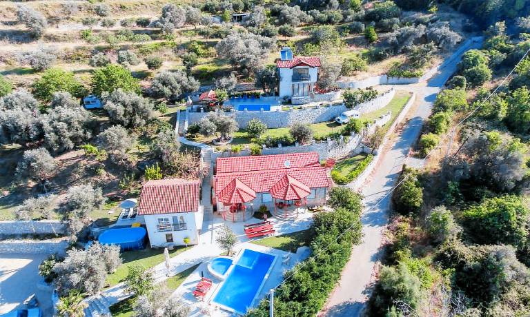 Vacation home with grill, garden & pool in Ulcinj