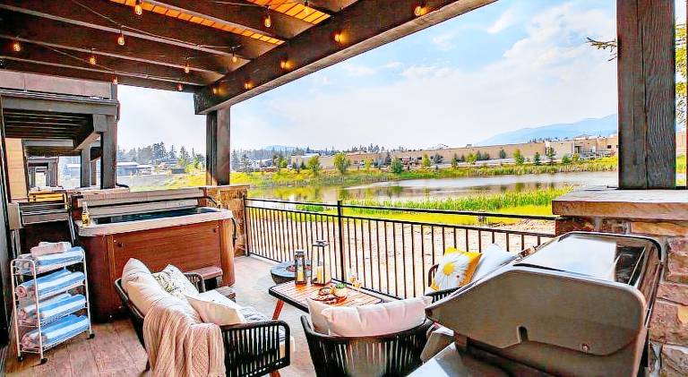 Vacation home with jacuzzi & sauna in Whitefish, MT