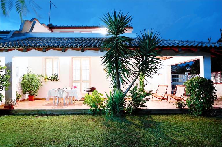 Villa with grill & yard | Sea view — photo 3
