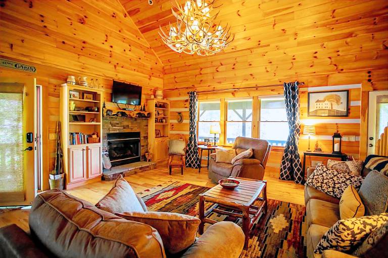 Log Cabin with Hot Tub & Views — photo 3