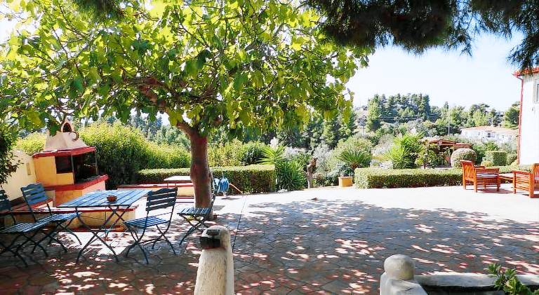 Vacation home with patio, garden & private pool | Good for workation | Pet-friendly — photo 3