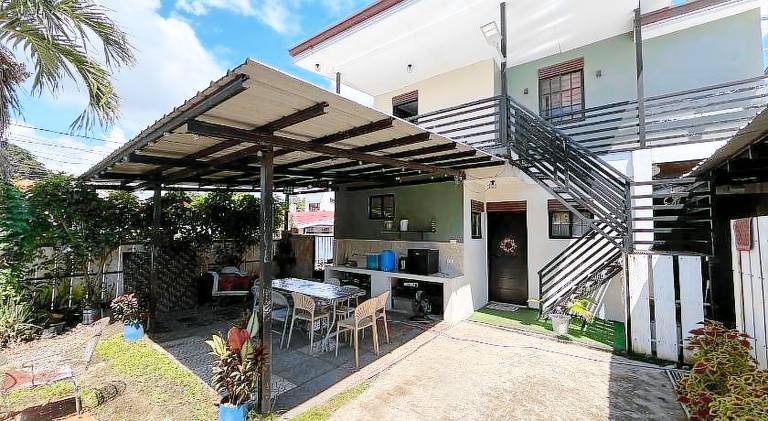 Rental apartment with terrace, barbeque & garden — photo 3