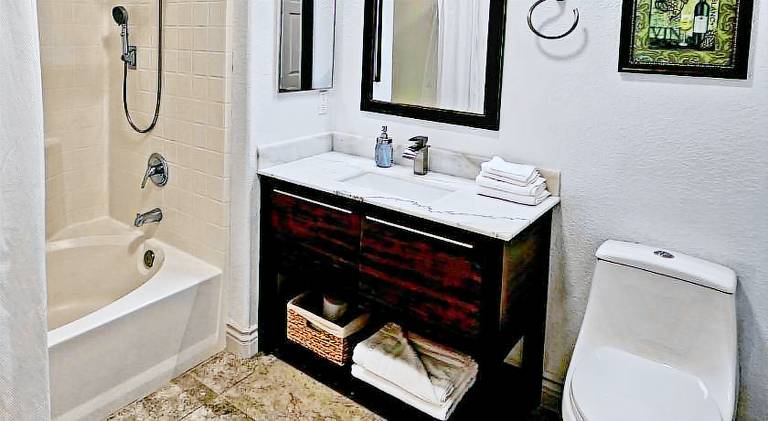 Apartment with jacuzzi & pool | Pets allowed — photo 2