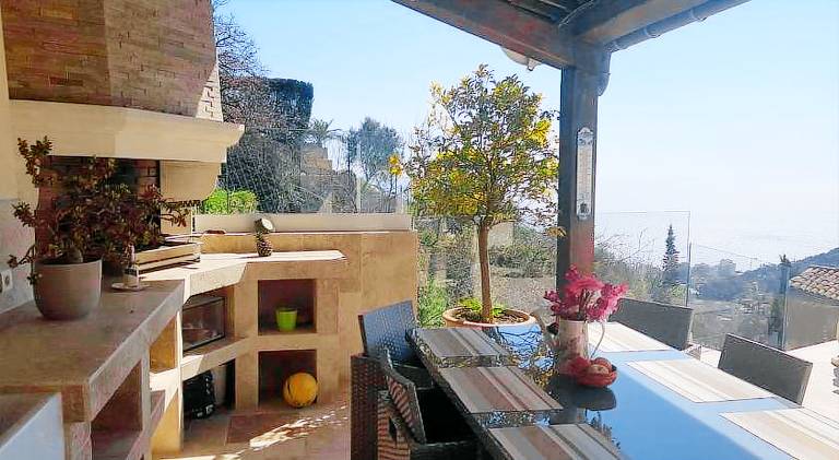 Villa with pool — photo 4