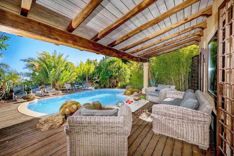 Children-friendly beautiful villa with yard, private pool & barbeque | Pool view | Suitable for remote work | Pets allowed — photo 2