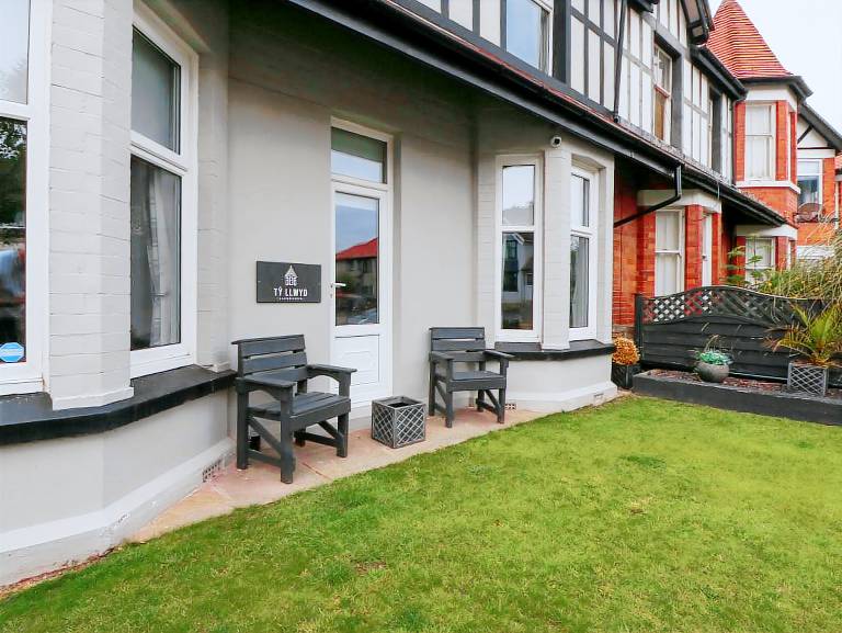 Cottage with garden & jacuzzi | Beach view — photo 3