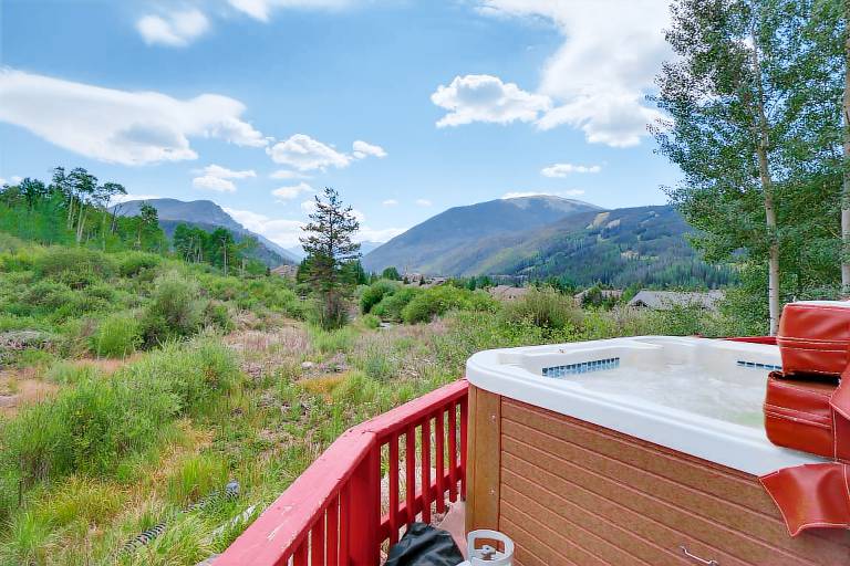 1 Mi to Keystone Lifts: Hot Tub Haven w/ Mtn Views in Keystone, CO