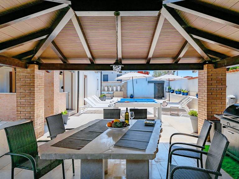 Fully equipped wonderful vacation home with private pool, BBQ & patio | Pets allowed — photo 5