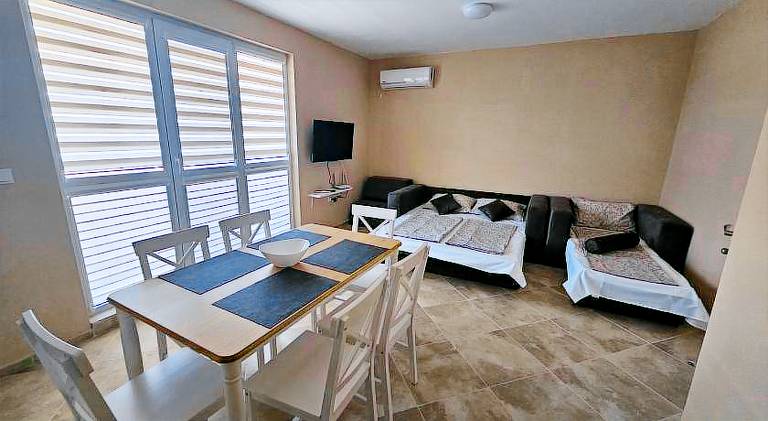 Rental apartment with terrace & yard — photo 5