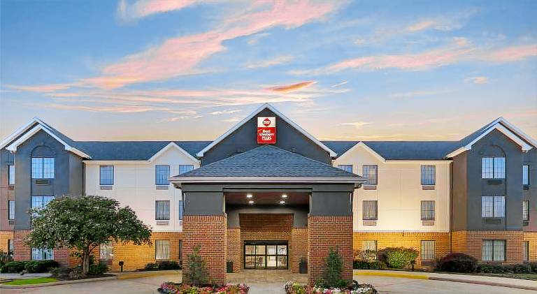 Best Western Plus Executive Hotel & Suites in Sulphur, LA
