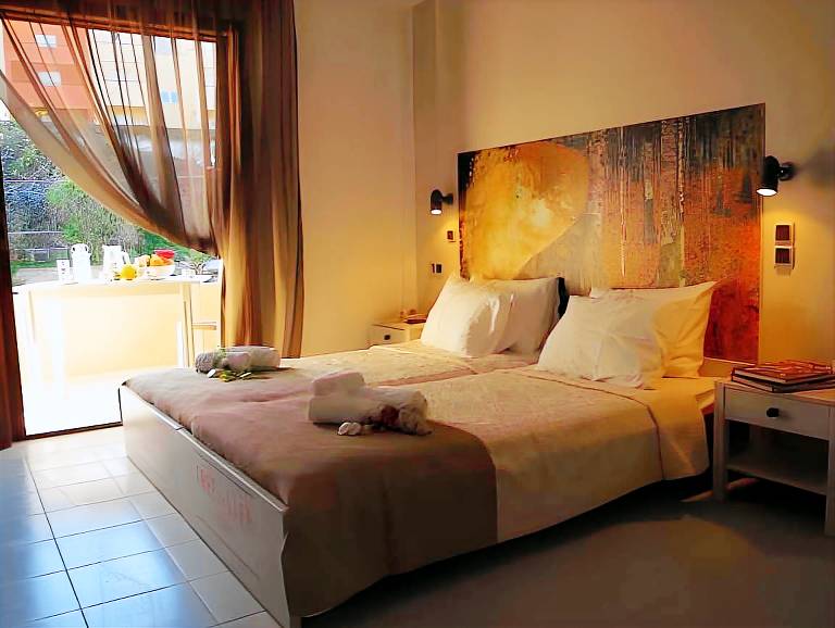 Serviced apartment with pool, yard & patio in Chania