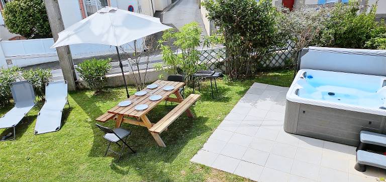 Gite with yard, barbeque & patio in Morlaix