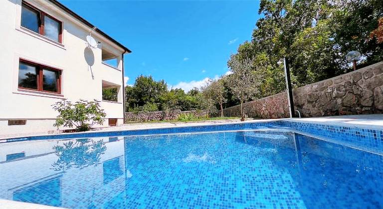 Nice rental apartment with pool | Pets allowed in Rijeka