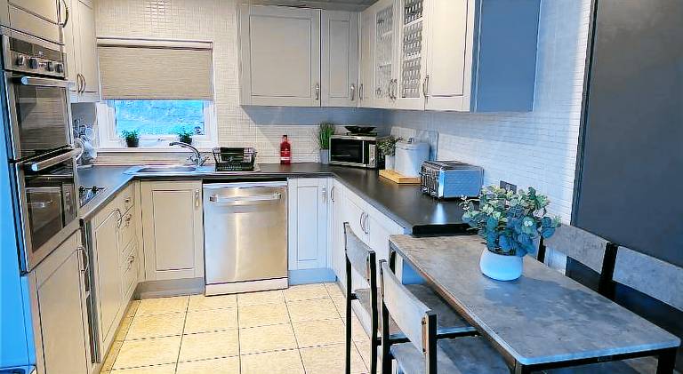 Holiday apartment with pool — photo 4