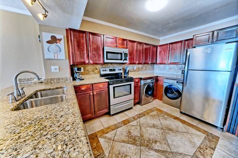 Condo with pool — photo 4