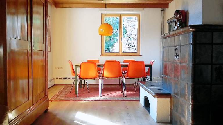 Haus mit freier Fahrradnutzung und kleinem Boot