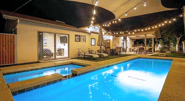 Vacation home with pool & hot tub — photo 5