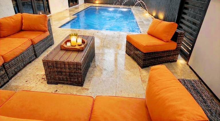 Villa with jacuzzi & pool | Pet-friendly in Miami Lakes, FL