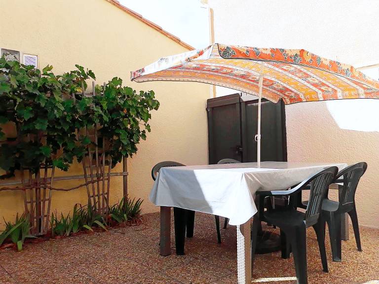 Charming Villa with Terrace, Mezzanine, 6 Sleeps, 500m from Beach - Port Leucate — photo 2