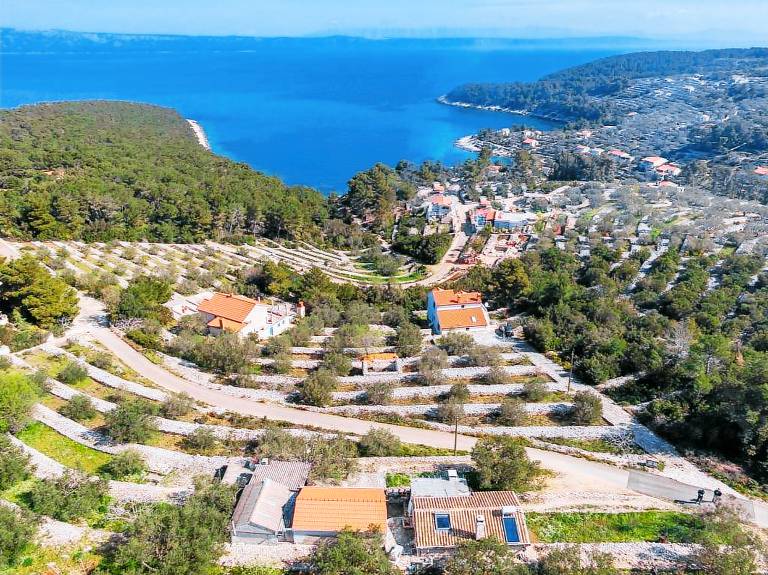 Lovely vacation home with patio, grill & yard | Sea view | Pets allowed — photo 3