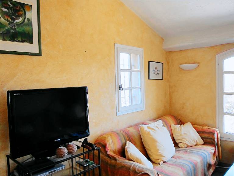 Fully equipped spacious vacation home with terrace, garden & grill | Dogs allowed — photo 3