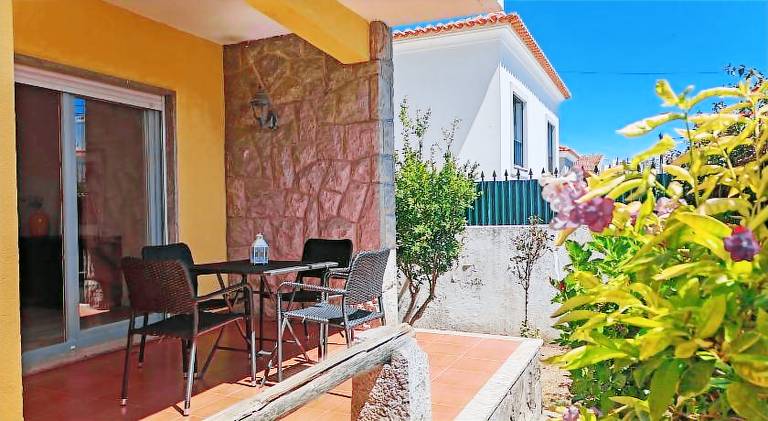 Fully equipped villa with yard, hot tub & patio | Suitable for remote work | Dogs allowed — photo 4