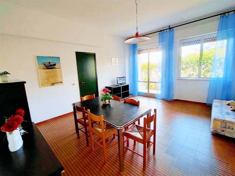 Holiday apartment with yard — photo 3