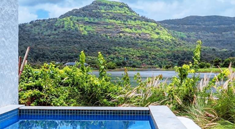 Villa with pool — photo 5