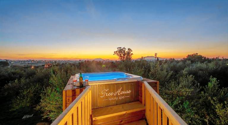 Villa with terrace, hot tub & barbeque — photo 2