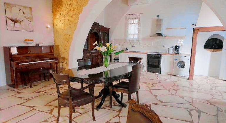 Pleasant villa with private pool, patio & hot tub | Pet-friendly — photo 2