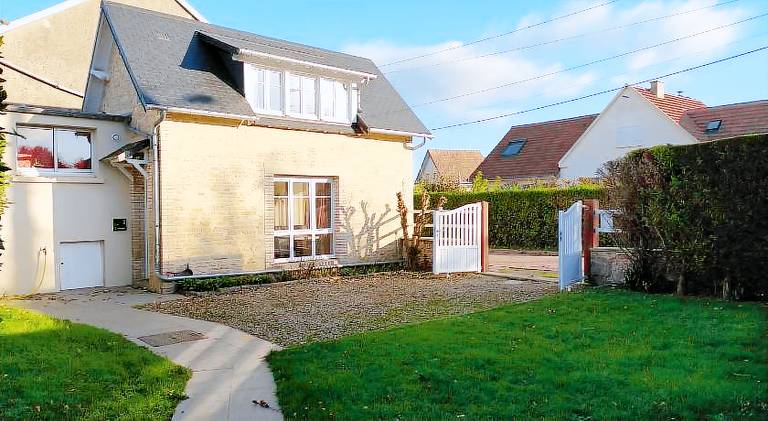 Vacation home with 1 room for 4 persons in Bayeux