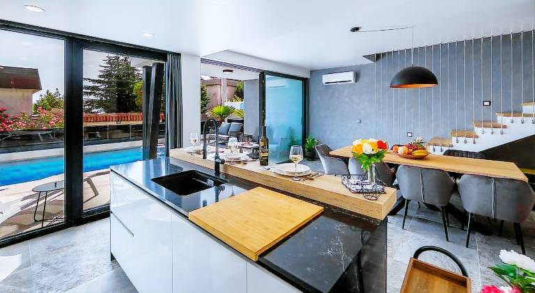 Beautiful villa with jacuzzi & pool | Dogs allowed — photo 4
