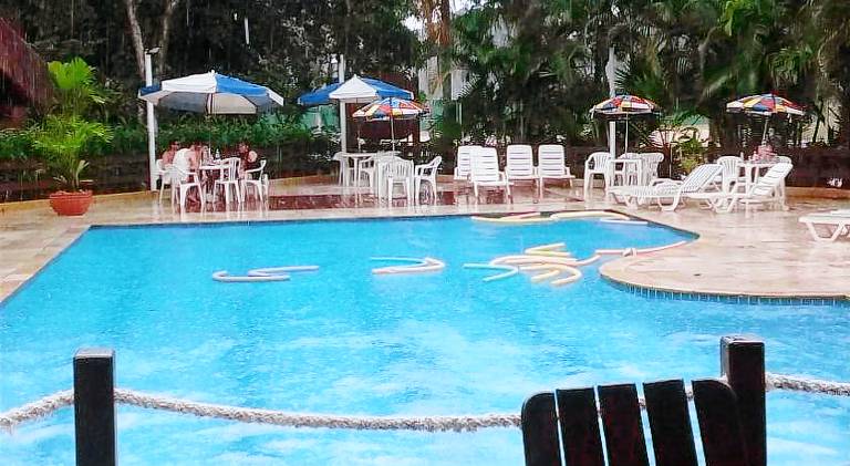 Apartment with pool in Bertioga