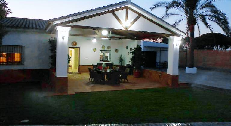 House with pool — photo 5
