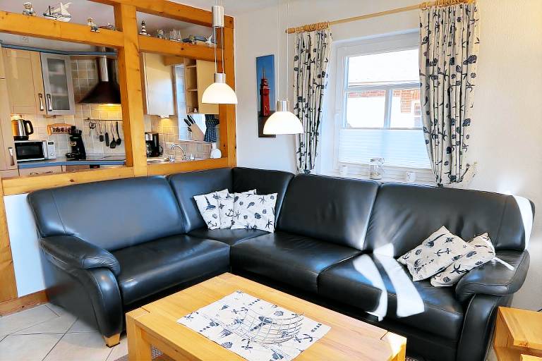 Holiday apartment with yard & terrace — photo 3