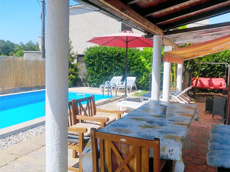 Holiday home with washing machine and smart TV — photo 3