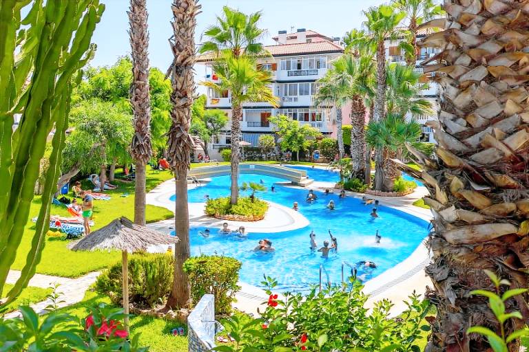 Beautiful apartment with pool & yard | Beach nearby | Pets are welcome in Almeria