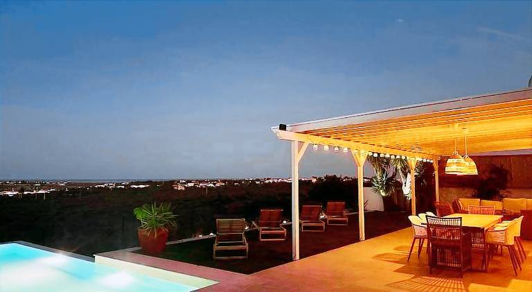 Villa with private pool, patio & yard in Olhao