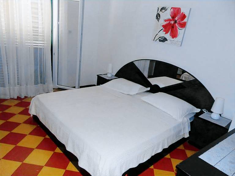 Three bedroom apartment with balcony and sea view Sućuraj, Hvar (A-12887-a) — photo 4