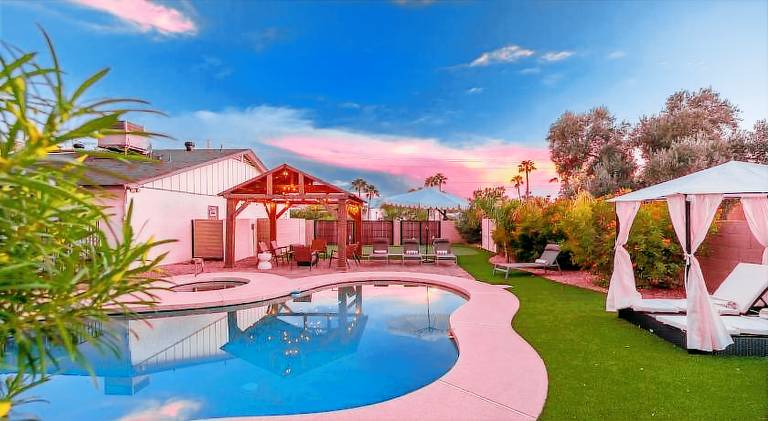Fully equipped house with hot tub, private pool & barbeque | Pets are welcome — photo 3
