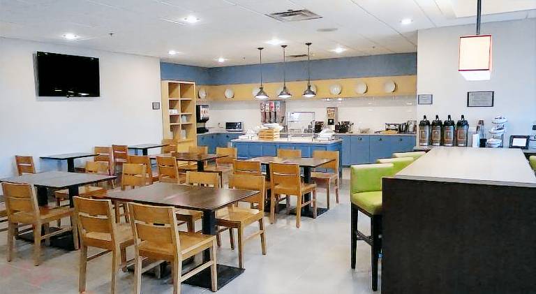 Country Inn & Suites by Radisson, Sidney, NE — photo 4