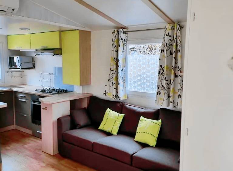 Family-friendly pleasant mobile home with yard & fast internet | Pets are welcome — photo 4