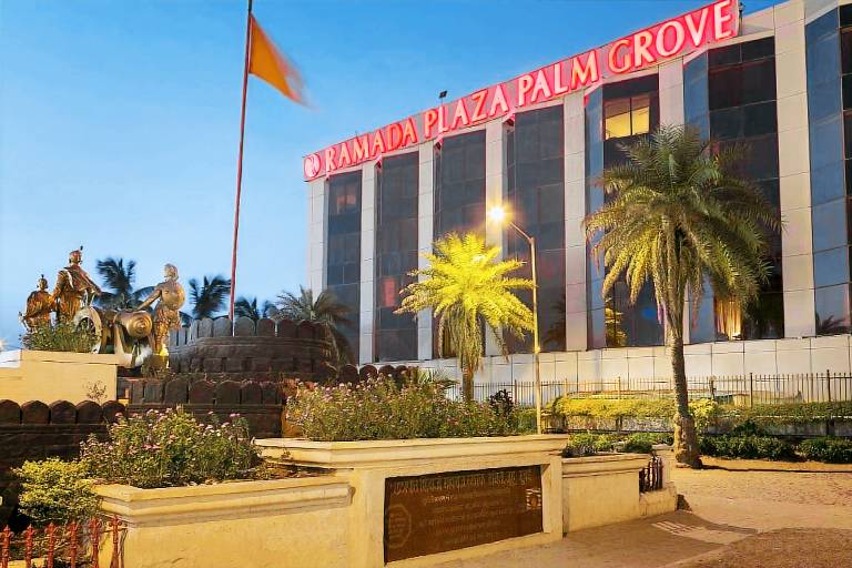 Ramada Plaza by Wyndham Palm Grove