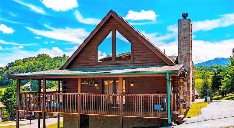 Vacation home with hot tub in Sevierville, TN
