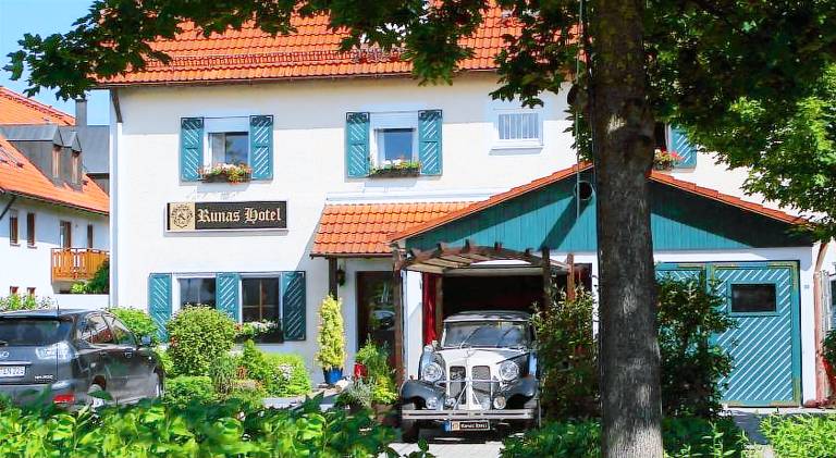 Runas Hotel in Hallbergmoos