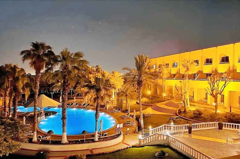 Metropolitan Al Mafraq Hotel
