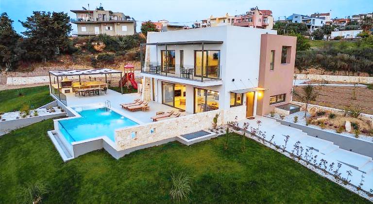 Star Luxury Villa - Private pool, gym, playground — photo 3
