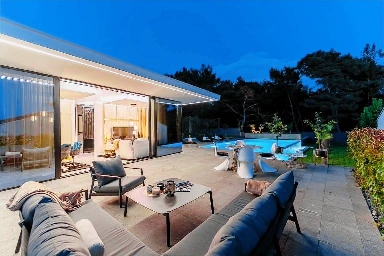 Villa with terrace, grill & garden — photo 3