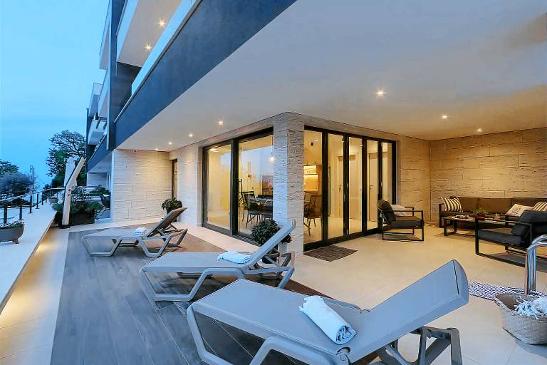 Amazing modern 3-BR villa with heated pool just above Icici Marina — photo 2